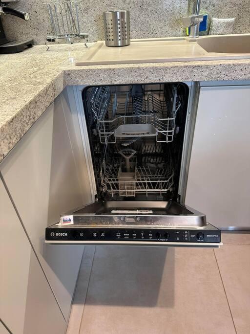 Family Friendly 2 Bedroom Apartment Eden Gardens Tirana City Center Eksteriør billede